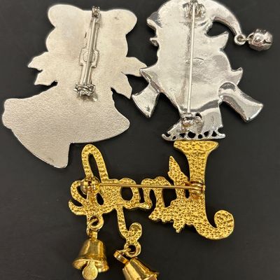 LOT 40: Vintage Holiday Costume Jewelry