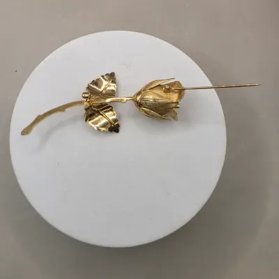 LOT 60: Vintage Gold & Silver Tone Brooches & Pins Sarah Coventry Liz Claiborne & More