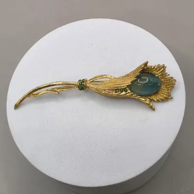 LOT 63: Vintage Gold Tone Brooches