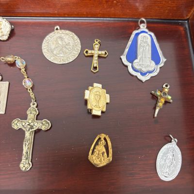 LOT 32: Assortment of Religious Iconography - Rosaries, Crosses & More