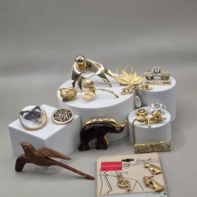 LOT 60: Vintage Gold & Silver Tone Brooches & Pins Sarah Coventry Liz Claiborne & More