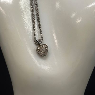LOT 92: Vintage 14k Gold and Diamond Chip Pendant on a 925 Sterling Chain 4.3gtw
