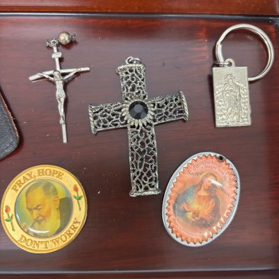 LOT 32: Assortment of Religious Iconography - Rosaries, Crosses & More