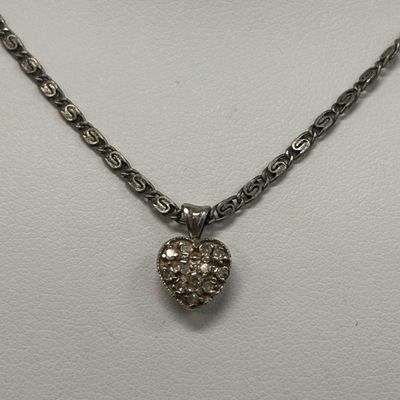 LOT 92: Vintage 14k Gold and Diamond Chip Pendant on a 925 Sterling Chain 4.3gtw