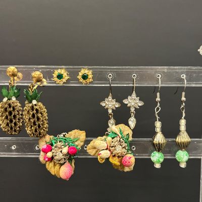 LOT 40: Vintage Holiday Costume Jewelry