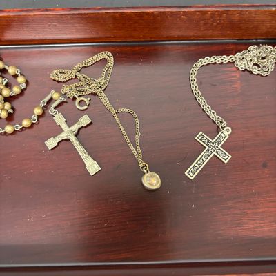 LOT 32: Assortment of Religious Iconography - Rosaries, Crosses & More