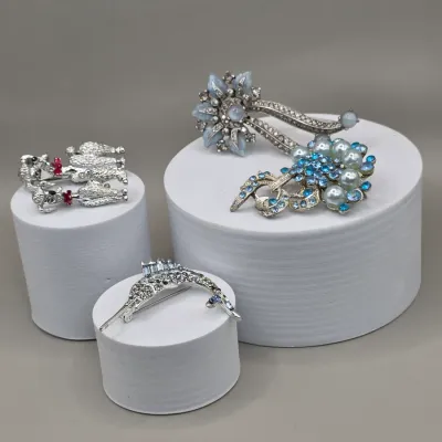 LOT 58: Collection of 5 Vintage Silvertone Brooches Mazer & More