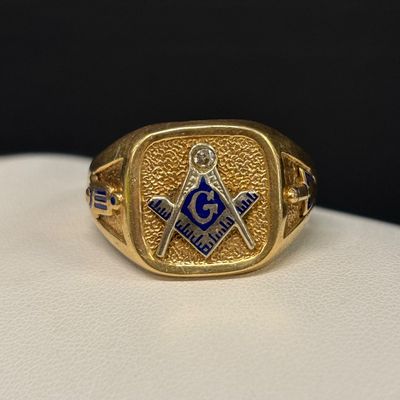 LOT 88: Vintage Diamond Chip and 14k Gold Masonic Ring 14.3g Sz 12