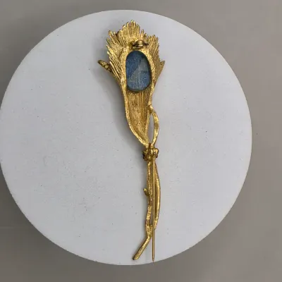 LOT 63: Vintage Gold Tone Brooches