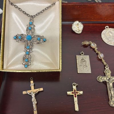 LOT 32: Assortment of Religious Iconography - Rosaries, Crosses & More