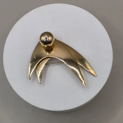 LOT 60: Vintage Gold & Silver Tone Brooches & Pins Sarah Coventry Liz Claiborne & More
