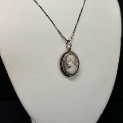 LOT 97: Vintage Cameo Pendant on a 925 Sterling Chain 5gtw