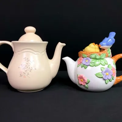 Pfaltzgraff And Teleflora Teapots