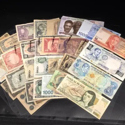 32 Foreign Notes 