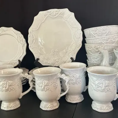 #Jane Seymour St. Catherine’s Court “Serenade” 25-Piece Dinnerware Set with Teapot