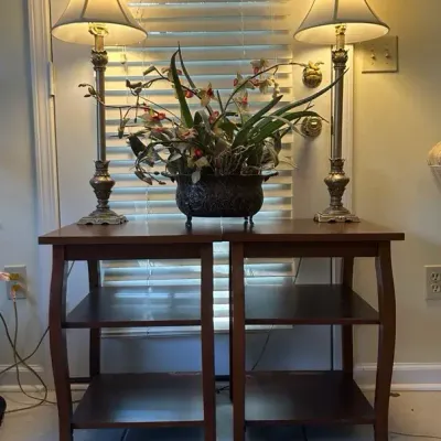 Set Of 2 Wooden Nightstands, (2) Lamps, & Decor