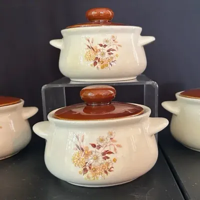 Set Of 4 Lidded Stoneware Soup Bowls With Floral Design 
