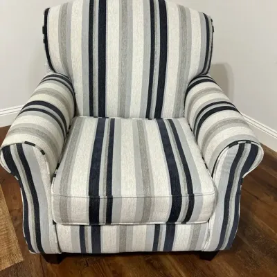 Traditional Upholstered Club Chair