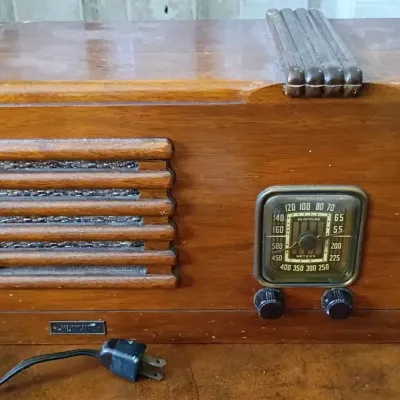 Antique Musicaire Table Radio