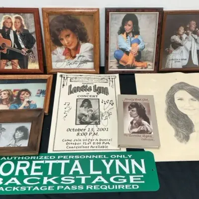 Loretta Lynn & Daughters Pictures And Signed Material 