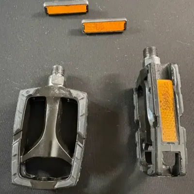Bicycle Pedals & Reflector Parts Lot – Black Pedals & Accessories