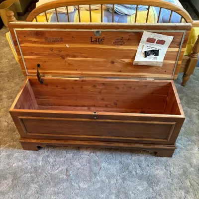 Sale Photo Thumbnail #77: This classic Lane cedar chest offers spacious storage with dimensions of 44 inches wide, 18 inches tall, and 15.5 inches deep. Crafted from natural cedar wood featuring Aroma-Tite construction, it ensures maximum protection against moisture and insects, p