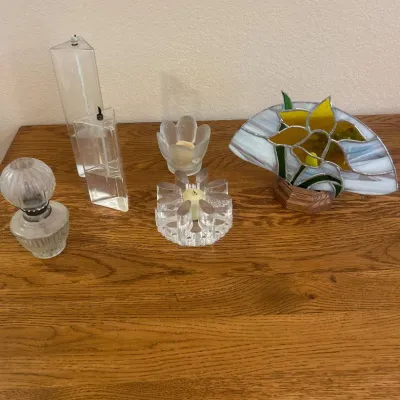 Sale Photo Thumbnail #280: This unique assorted lighted decor set includes two clear acrylic lamps of varying sizes, both with a modern geometric design and built-in light sources. The lamps vary in height, with the tallest measuring approximately 12 inches and the shorter one abou