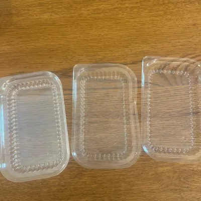 Sale Photo Thumbnail #271: This set of assorted disposable kitchen essentials features clear plastic and aluminum containers perfect for food storage, serving, and takeout. The clear plastic containers come in two sizes, approximately 6 inches by 4 inches and 5 inches by 3 inches, 