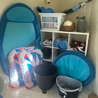 Cubic Shelf And Pool Toys