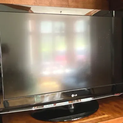 LG 37in 1080p LCD TV *No Remote*