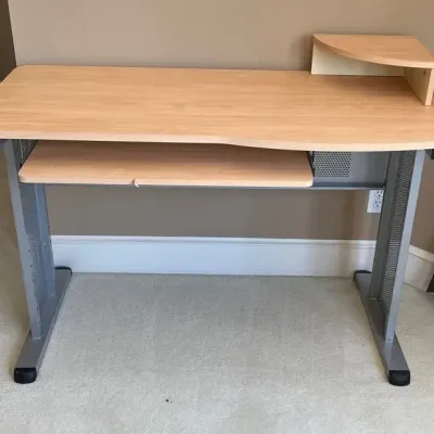 Lightweight Computer Desk