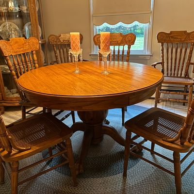 Vintage Round Solid Oak Pedestal Dining Table Table with 6 chairs