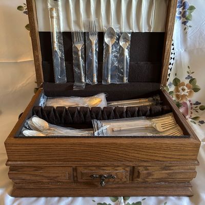 Wallace Sterling Silverset with wooden Chest