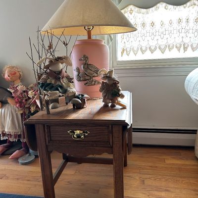 Drop-leaf end table