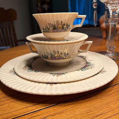 10 Place Settingsof Lenox RUTLEDGE Pattern Bone Bone China