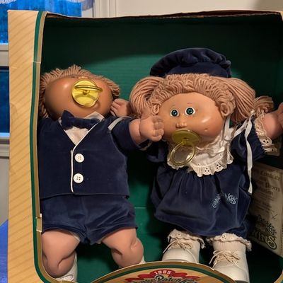 Vintage 1985 Cabbage Patch Twin Dolls