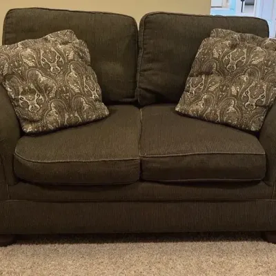 Sherrill Loveseat with Pillows *Upstairs*