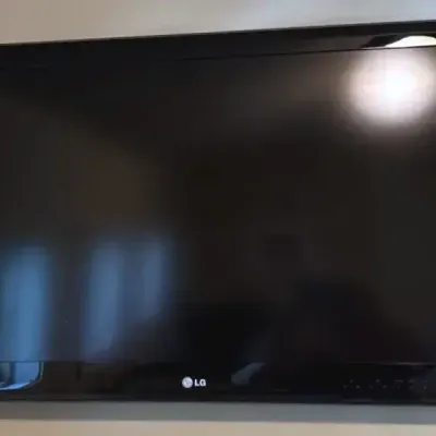 37" LG TV 37LE5300- Wall Mounted No Remote Upstairs