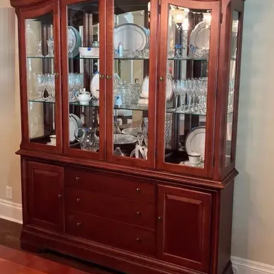 Thomasville Impressions Cherry Lighted China Cabinet
