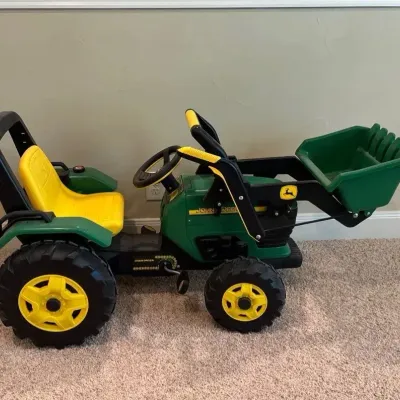 John Deere Kids Tractor *Upstairs*