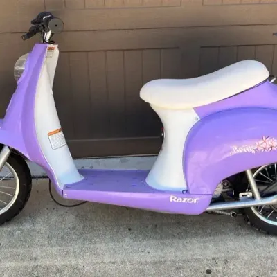 Razor Electric Pocket Mod “Betty” Electric Scooter
