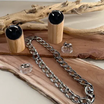 Bold Silver-Tone Curb Chain Necklace & Modern Ring Collection – Four Statement Rings