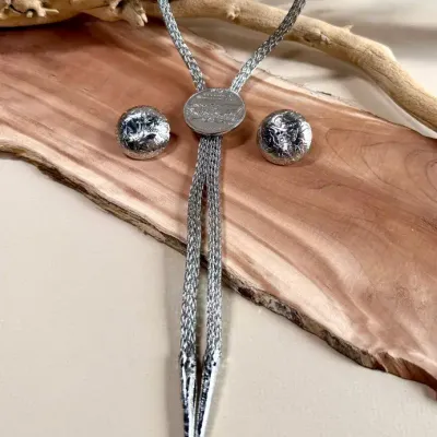 Colorado Stagecoach – Centennial State Souvenir Bolo Tie & Western Concho Earrings
