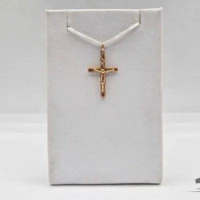 802 10kt gold crucifix pendant 0 4g