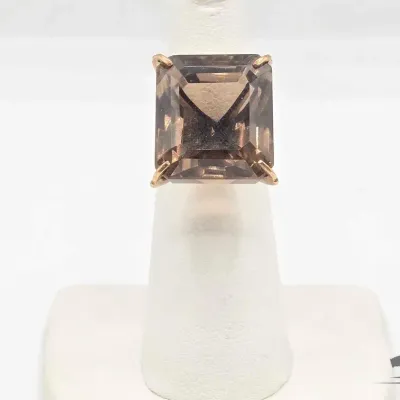 800 10kt gold ring with semi precious stone 9 4g