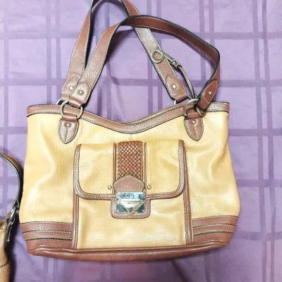 Sale Photo Thumbnail #204: BOC PURSE AND TIGNANELLO HANDBAGS