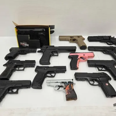 Sale Photo Thumbnail #327: 2104 airsoft pistols