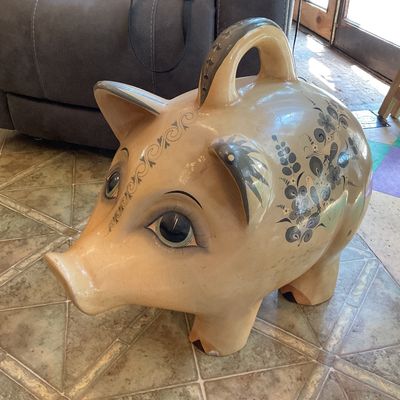 Large pig made in Mexico