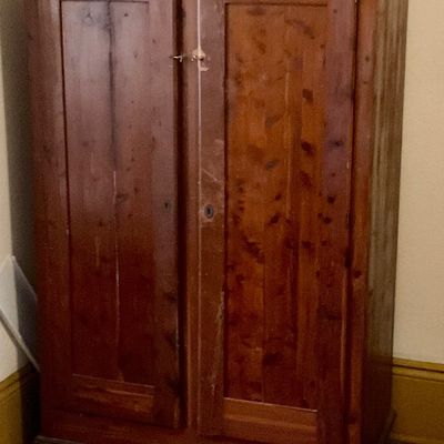 Deader closet