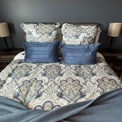 Sale Photo Thumbnail #39: Pottery Barn bedding $450